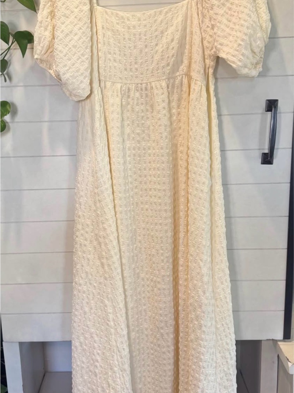 Cream Textured Maxi Dress with Puff Sleeves - Picture 2 of 3